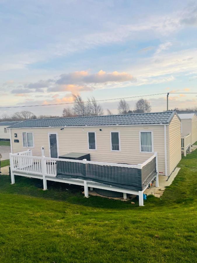 The Sunflower Luxury Caravan At Tattersall Lakes 호텔 태터셜 외부 사진