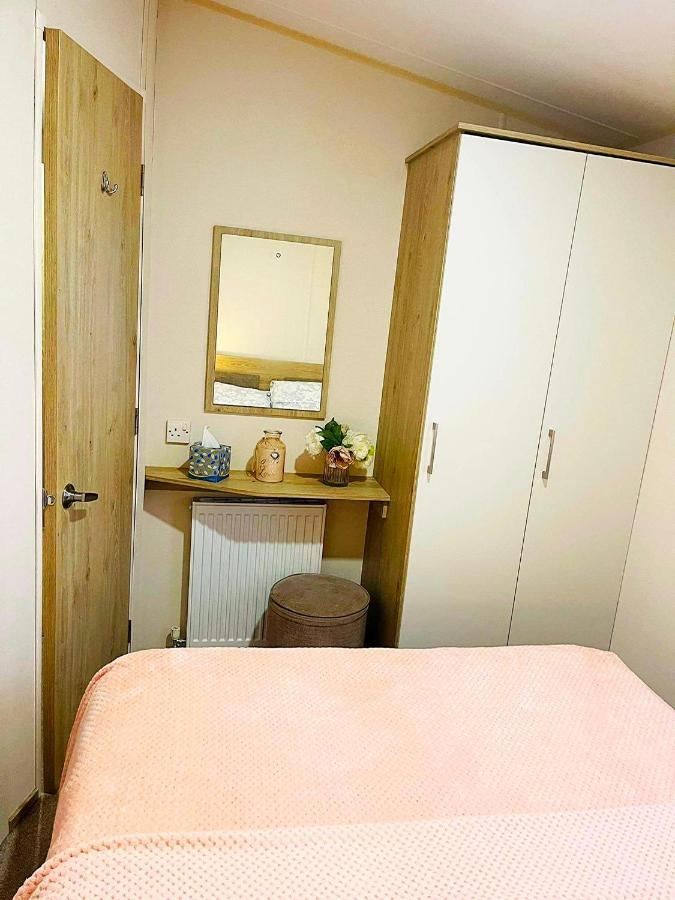 The Sunflower Luxury Caravan At Tattersall Lakes 호텔 태터셜 외부 사진