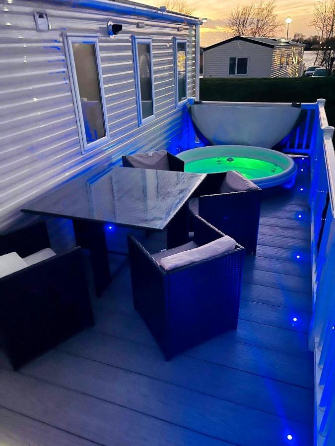 The Sunflower Luxury Caravan At Tattersall Lakes 호텔 태터셜 외부 사진